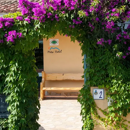 Meta ホテル サンタ・テレーザ・ガッルーラ